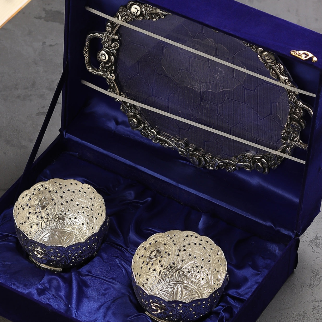 Silver Luxe Duo – Elegance in Every Serve